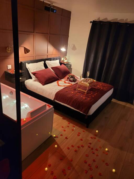 Nuit D'Evasion Love Room Avec Baignoire Balneotherapie Toulon Exterior photo