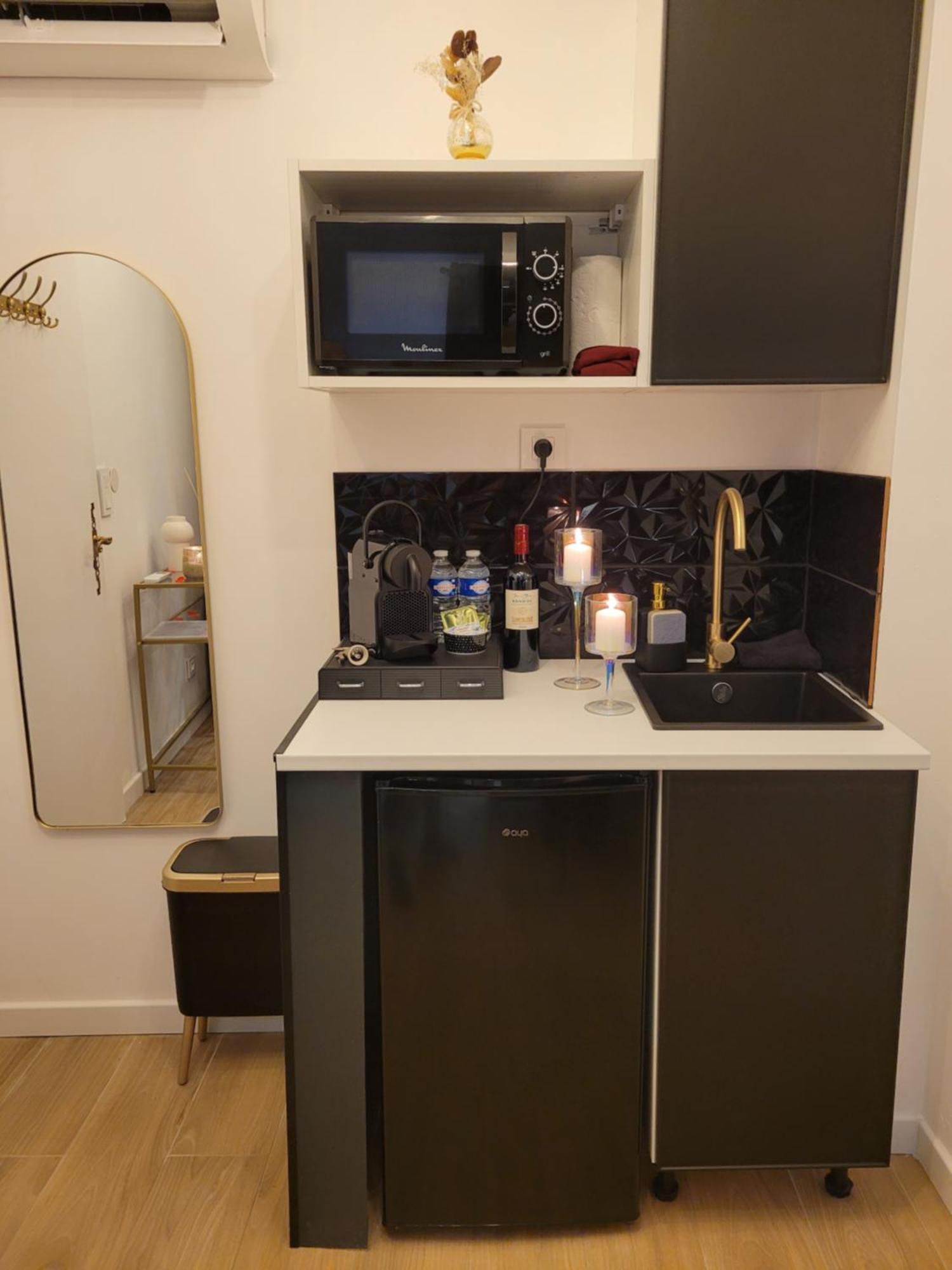 Nuit D'Evasion Love Room Avec Baignoire Balneotherapie Toulon Exterior photo