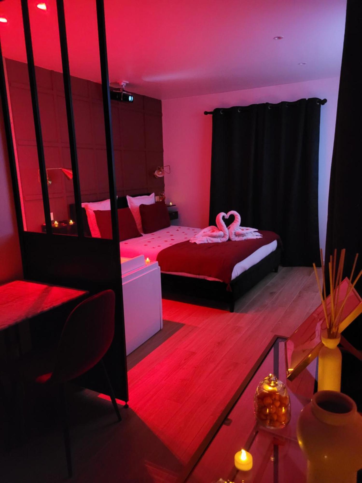 Nuit D'Evasion Love Room Avec Baignoire Balneotherapie Toulon Exterior photo