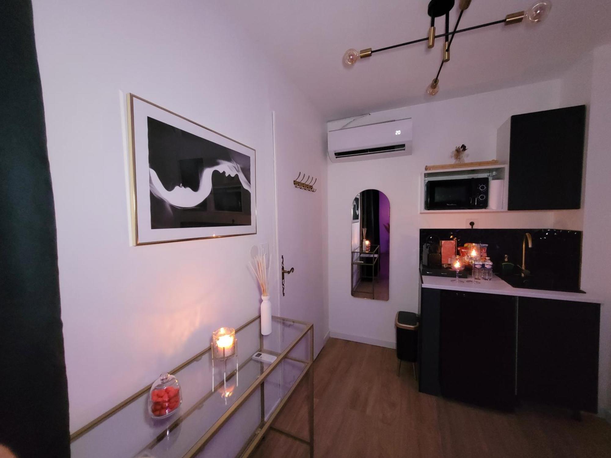 Nuit D'Evasion Love Room Avec Baignoire Balneotherapie Toulon Exterior photo