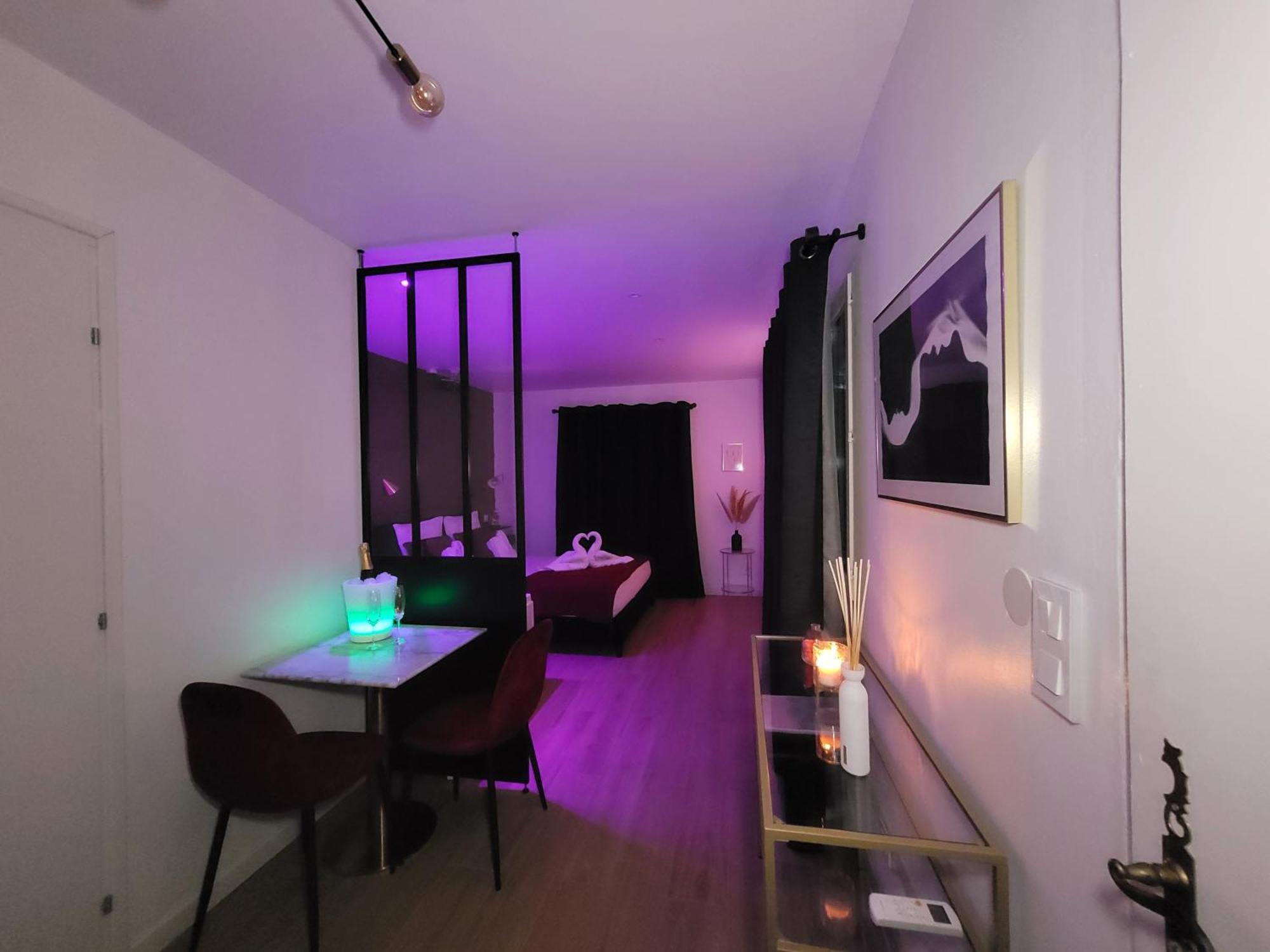 Nuit D'Evasion Love Room Avec Baignoire Balneotherapie Toulon Exterior photo