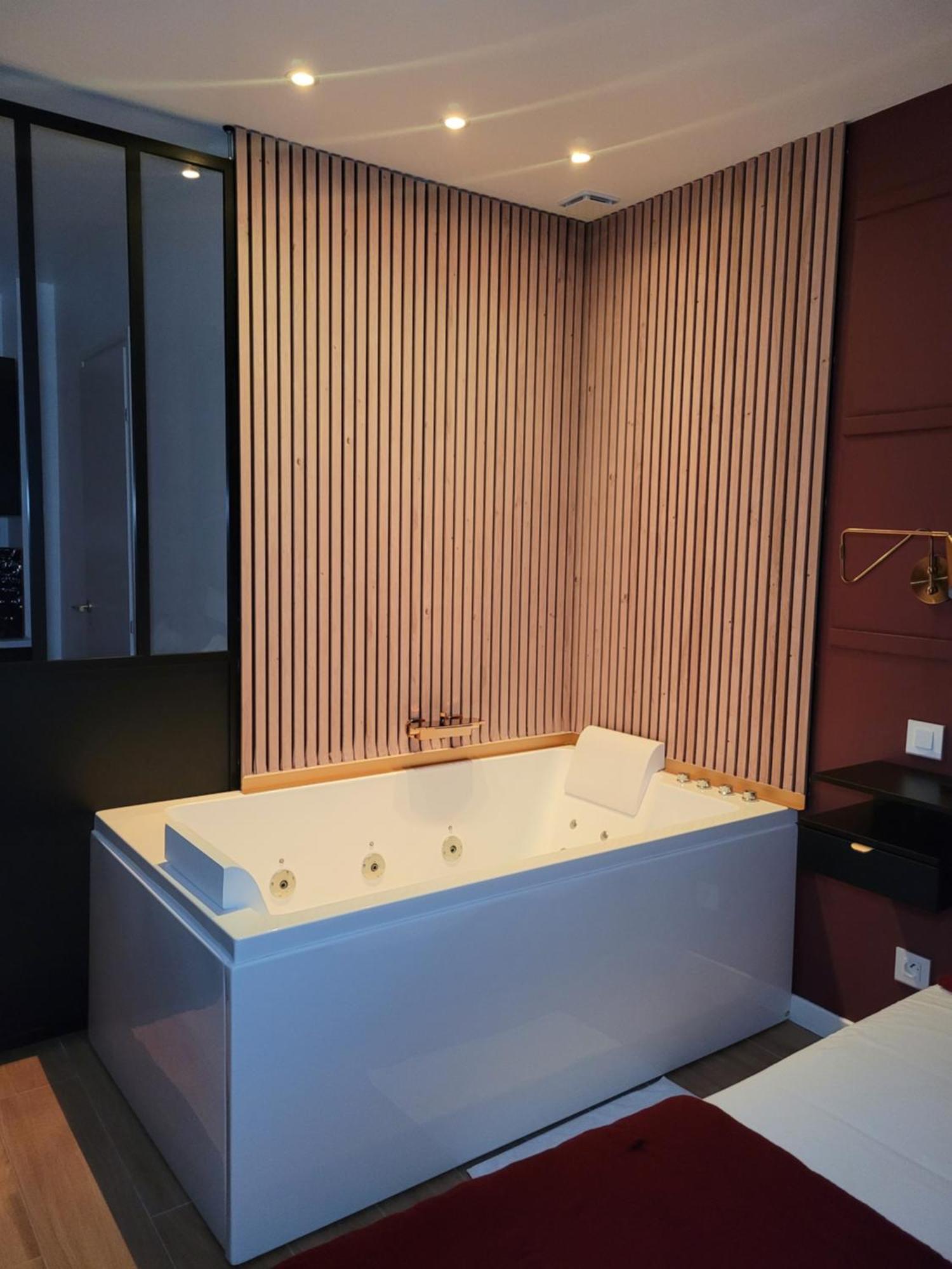 Nuit D'Evasion Love Room Avec Baignoire Balneotherapie Toulon Exterior photo